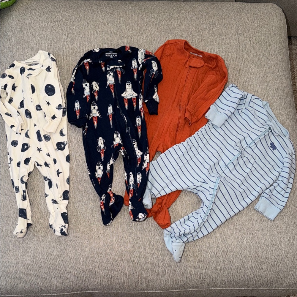 4- sleepers Size: 6 months